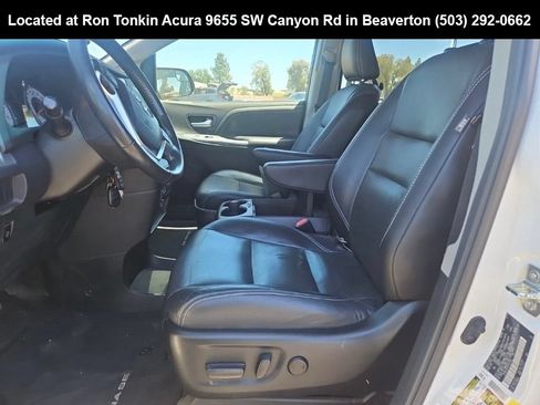 Used 2015 Toyota Sienna SE FWD image 10