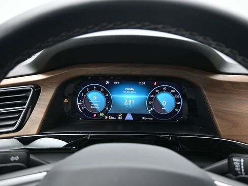 Used 2024 Volkswagen Atlas SE image 18