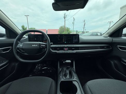 Used 2025 Kia K4 FWD image 32