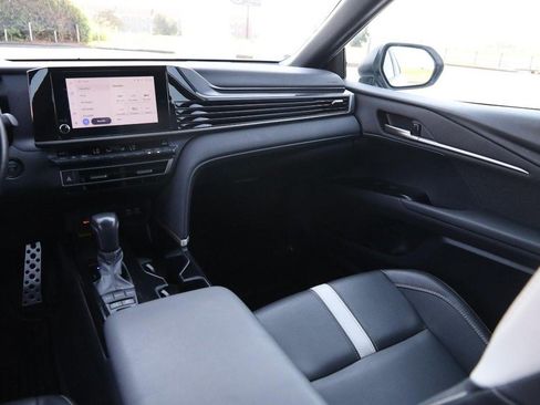 Used 2025 Toyota Camry SE FWD image 27