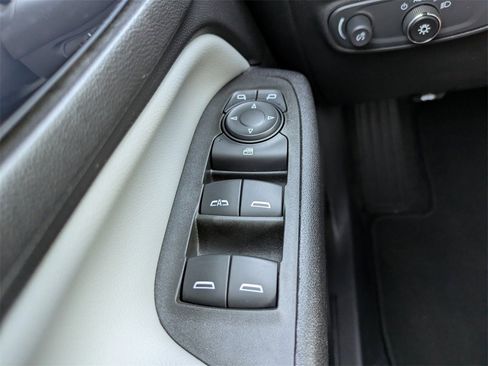 Used 2021 Chevrolet Equinox LS w/ LS Convenience Package image 20