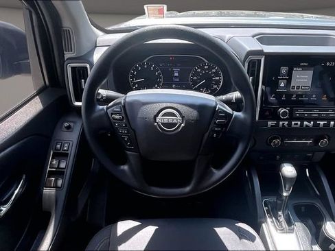 Used 2025 Nissan Frontier SV RWD image 5