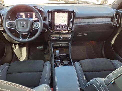 Certified 2023 Volvo XC40 B5 Plus w/ Climate Package image 17