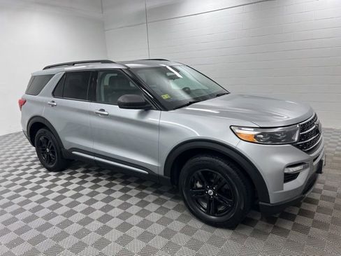 Used 2022 Ford Explorer XLT w/ Equipment Group 202A AWD/4WD image 4