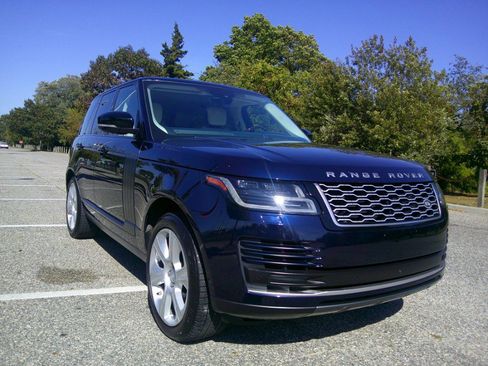 Used 2020 Land Rover Range Rover HSE image 11