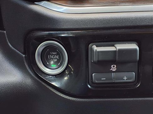 Used 2025 GMC Sierra 1500 SLT image 16