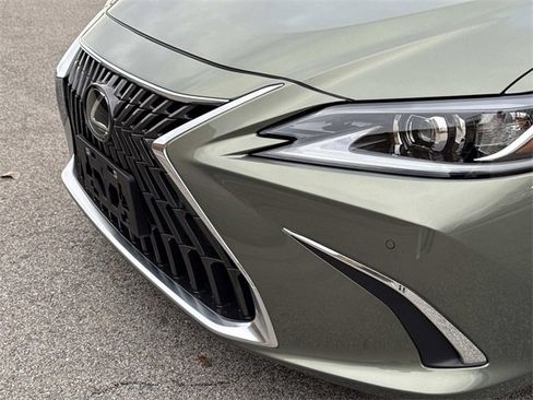 Certified 2025 Lexus ES 350 w/ Premium Package image 10