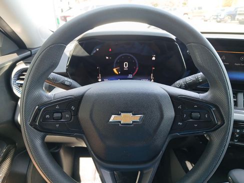 Used 2025 Chevrolet Trax LT FWD image 26