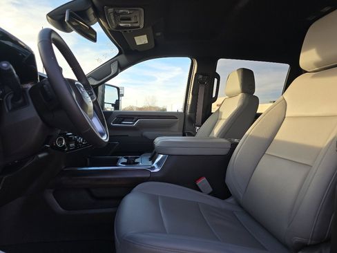 Used 2025 GMC Sierra 2500 SLT w/ SLT Premium Package image 25