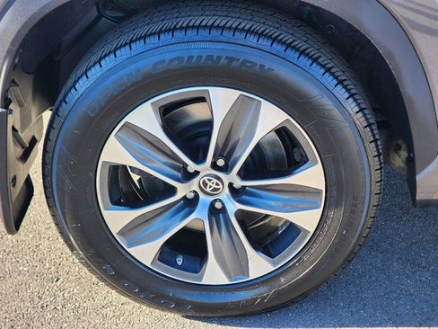 Used 2022 Toyota Highlander XLE image 12