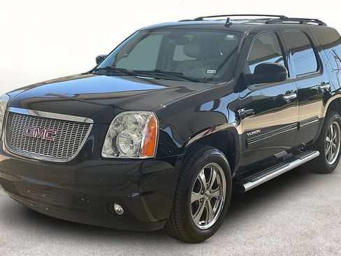 Used 2013 GMC Yukon SLT w/ SLT-2 Equipment Package AWD/4WD image 9