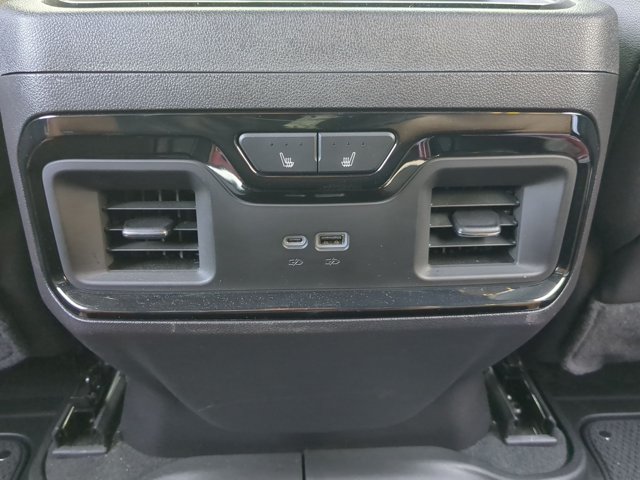 Used 2024 GMC Sierra 1500 AT4 w/ Technology Package AWD/4WD image 17