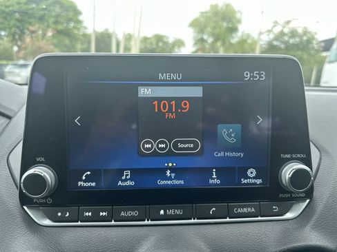 Used 2024 Nissan Sentra SV FWD image 25