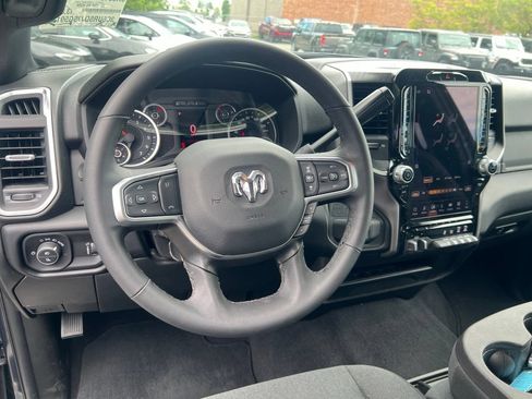 Used 2025 RAM 2500 Big Horn AWD/4WD image 18