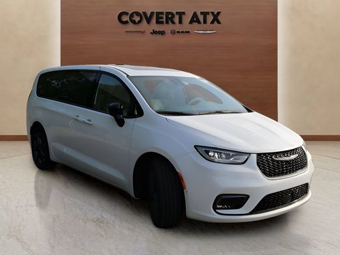New 2026 Chrysler Pacifica Select FWD image 6