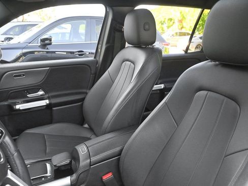 Used 2022 Mercedes-Benz GLB 250 image 13