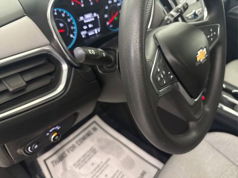 Used 2022 Chevrolet Equinox LS image 39