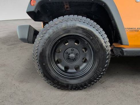 Used 2012 Jeep Wrangler Unlimited Sahara image 14