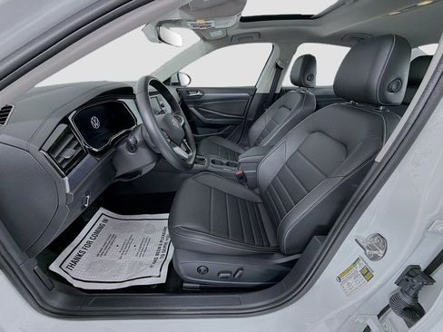 Used 2024 Volkswagen Jetta SE FWD image 20