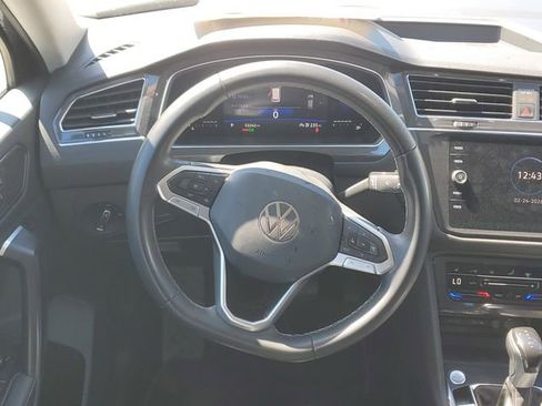 Used 2023 Volkswagen Tiguan SE image 11