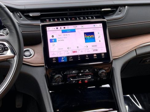 Used 2023 Jeep Grand Cherokee Summit image 6