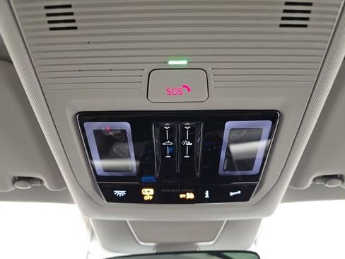 Used 2025 Volkswagen Tiguan SE w/ Panoramic Sunroof Package AWD/4WD image 25