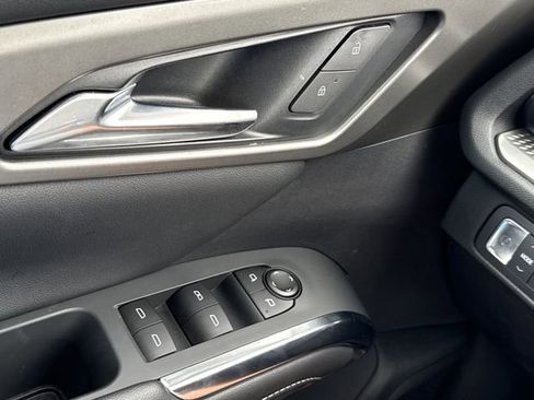 Used 2025 Chevrolet Traverse LT w/ Sun and Wheel Package image 18