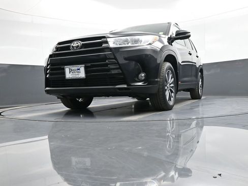 Certified 2019 Toyota Highlander XLE image 28