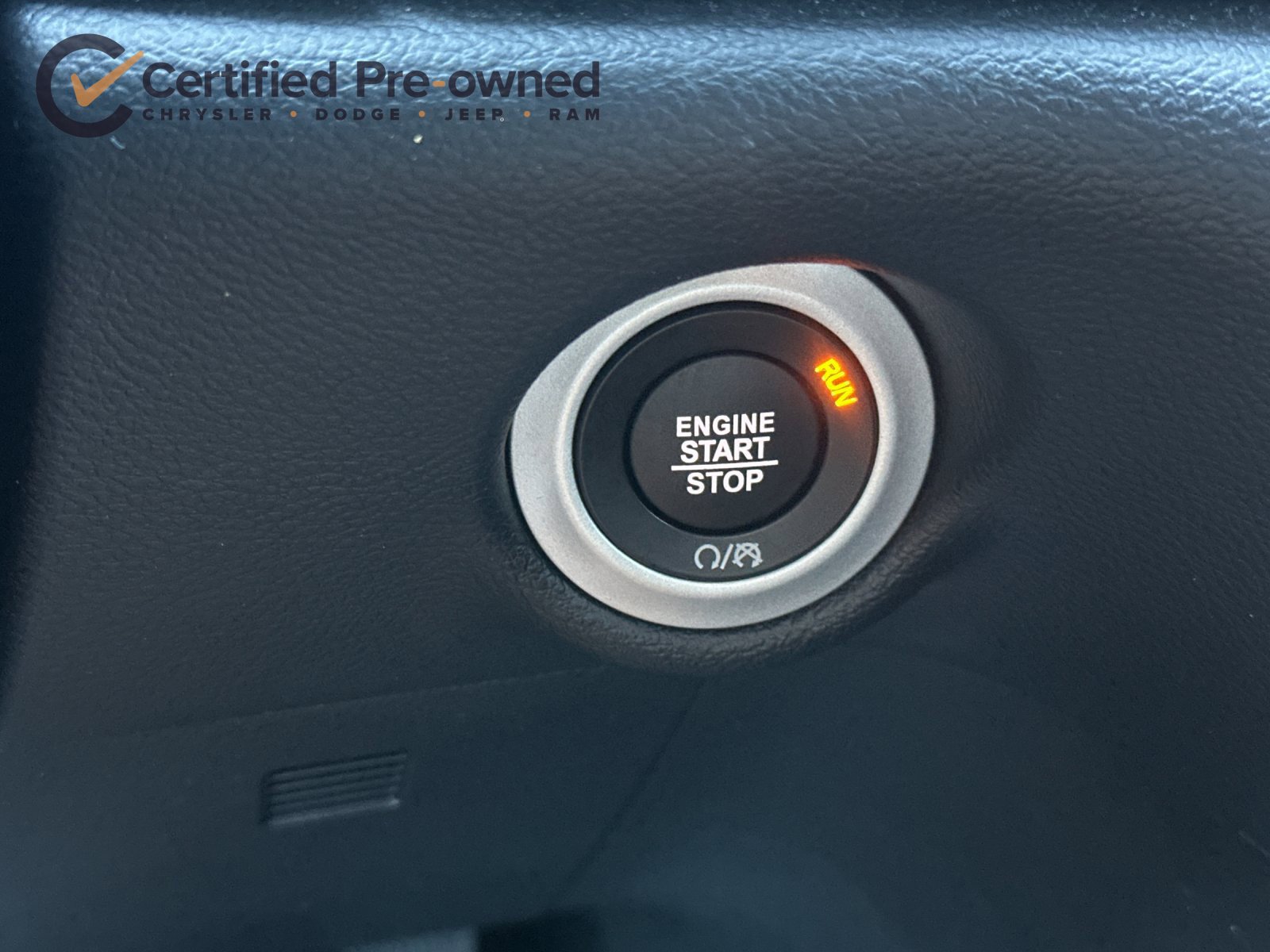 Used 2025 Chrysler Pacifica Select FWD image 24