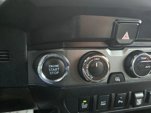 Used 2021 Toyota Tacoma TRD Off-Road w/ Technology Package image 19