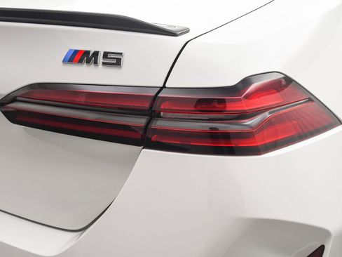 Used 2025 BMW M5 w/ Carbon Package image 26