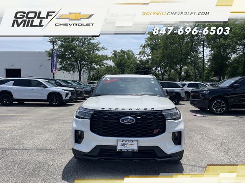 Used 2025 Ford Explorer ST AWD/4WD image 2