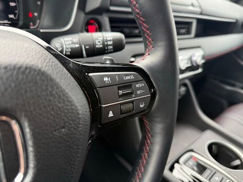 Used 2025 Honda Pilot Black Edition image 30