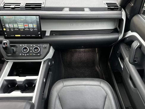 Used 2025 Land Rover Defender 110 S image 29