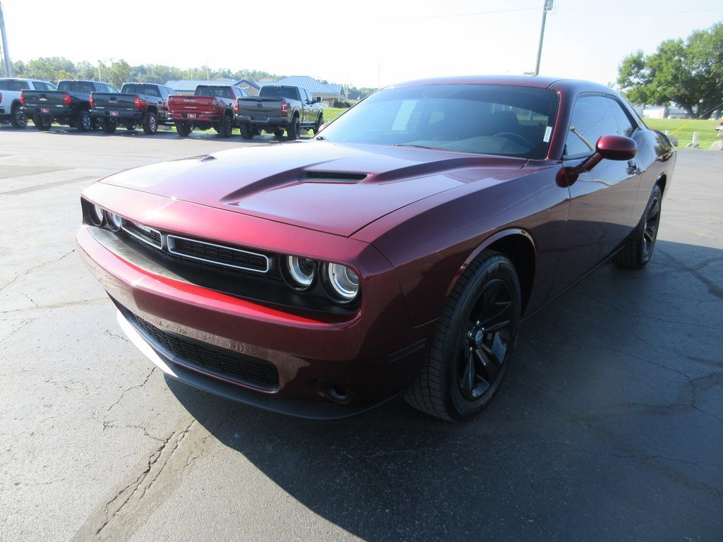 Used 2020 Dodge Challenger SXT RWD image 10