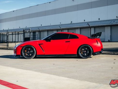 Used 2020 Nissan GT-R Premium w/ Premium Interior Package image 43