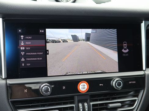 Certified 2023 Porsche Macan AWD/4WD image 18