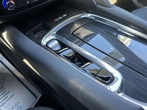 Used 2023 Buick Enclave Essence w/ Experience Buick Package image 20