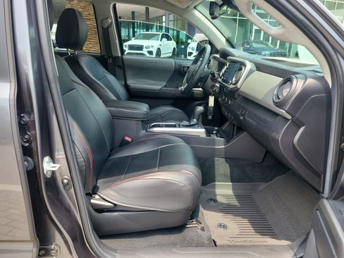 Used 2022 Toyota Tacoma SR5 RWD image 13