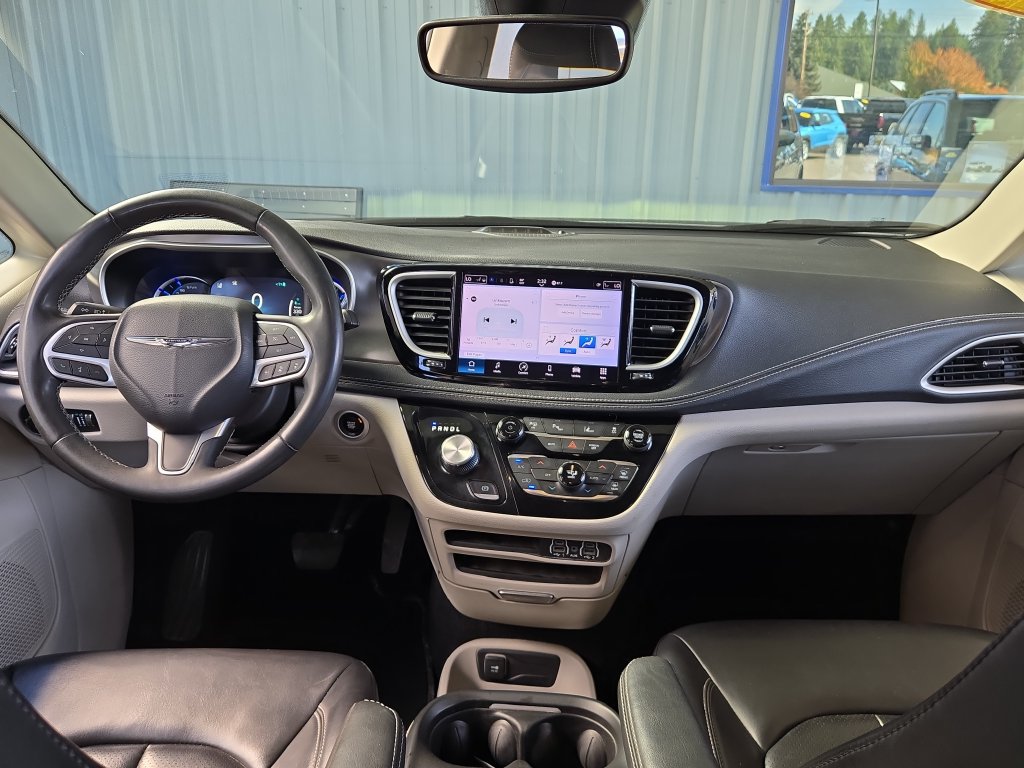 Used 2023 Chrysler Pacifica Touring-L FWD image 19