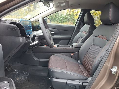 New 2026 Nissan Kicks SR w/ Cold Weather Package AWD/4WD image 11