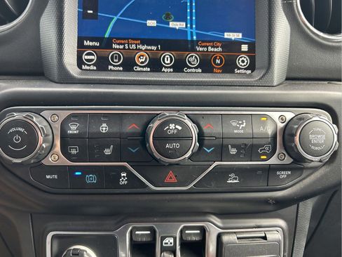Used 2023 Jeep Wrangler Unlimited Sahara w/ Cold Weather Group AWD/4WD image 31