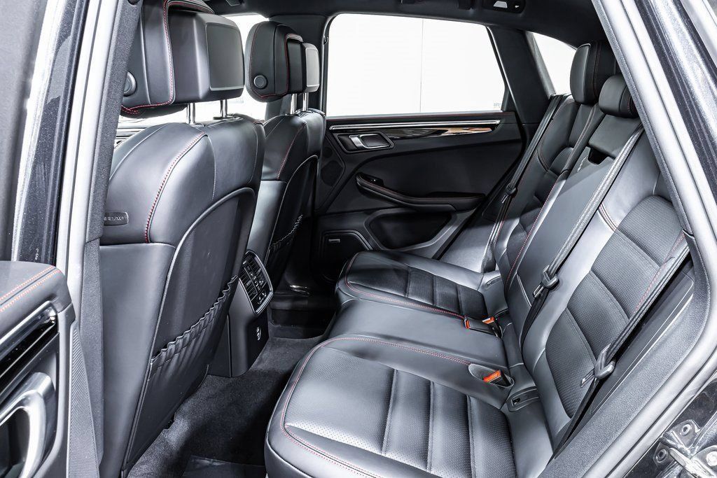 Certified 2025 Porsche Macan S AWD/4WD image 18