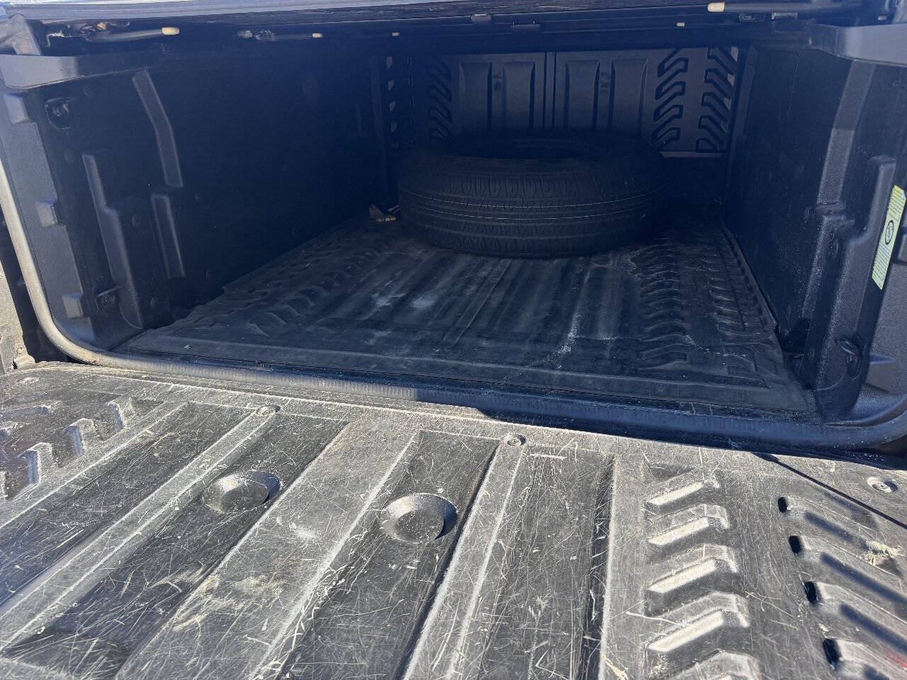 Used 2011 Chevrolet Avalanche LT AWD/4WD image 9