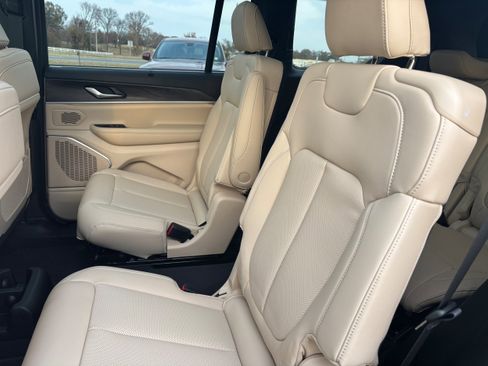 New 2025 Jeep Grand Cherokee L Limited w/ Luxury Tech Group II AWD/4WD image 10