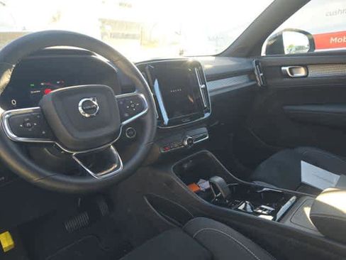 Used 2025 Volvo XC40 B5 Plus image 6