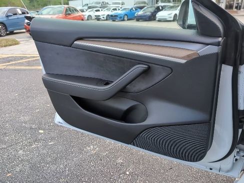 Used 2021 Tesla Model 3 Standard Range Plus image 19