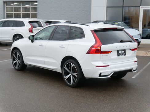 Certified 2023 Volvo XC60 B6 Ultimate w/ Climate Package image 5