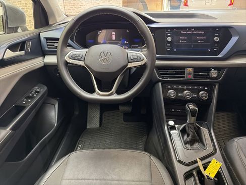 Used 2024 Volkswagen Taos SE w/ Panoramic Sunroof Package FWD image 15