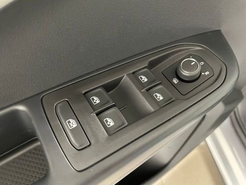 New 2025 Volkswagen Taos S image 19